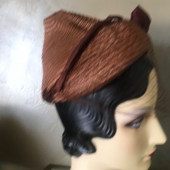UNIQUE 1940s\' COPPER COLORED STRAW TOQUE WITH MATCHING FABRIC BOWS & 1/2 VEIL main image 8